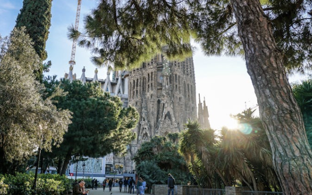 La façana de la Sagrada Família que és visible un dia a l’any – Diari Ara.cat