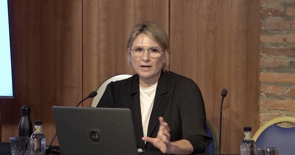 Espacios de Dios: geometría y luz en arquitectura de la Sagrada Familia – Casa Botines